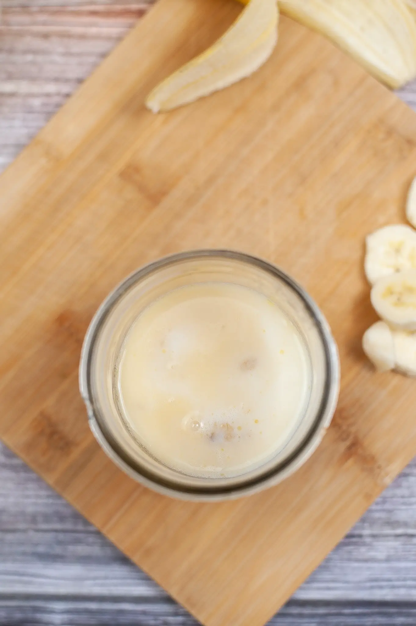 Smashed banana with vanilla, maple syrup and milk.